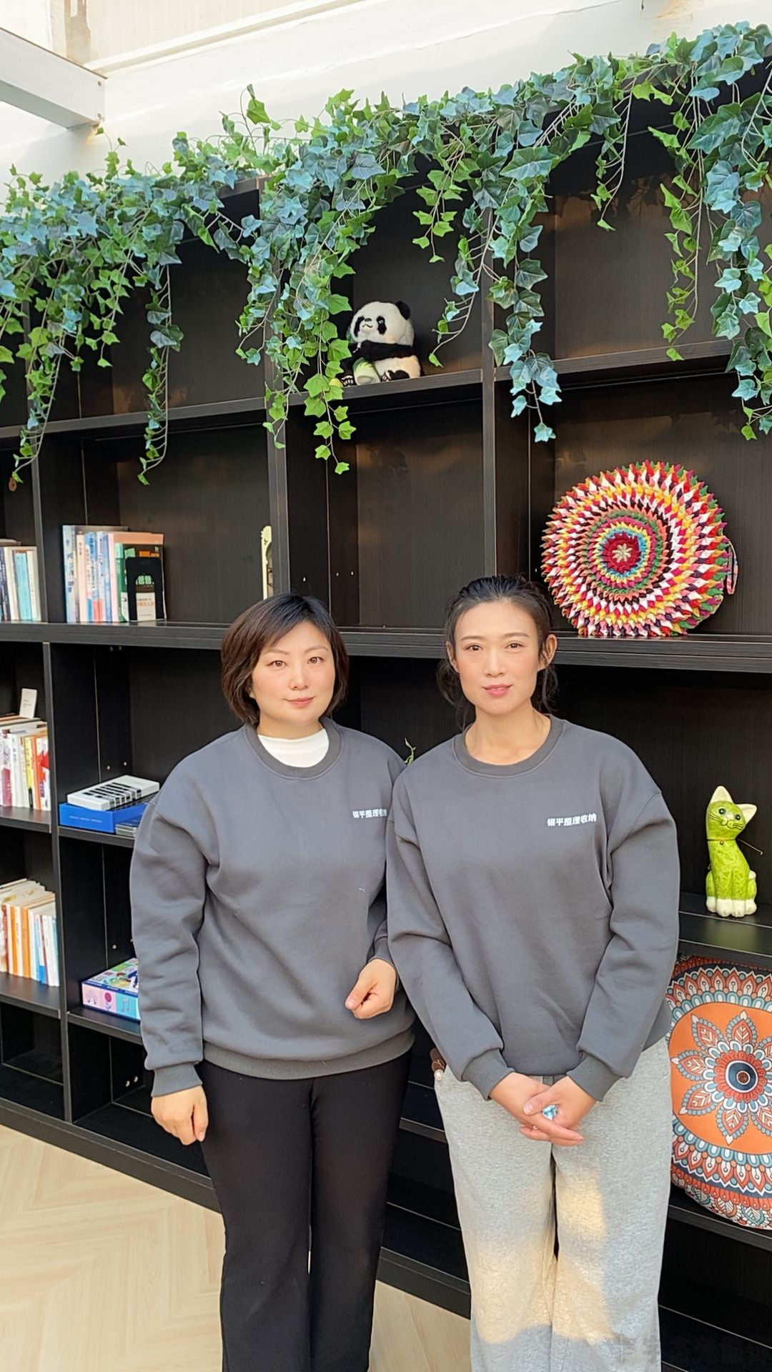 客户风采|为专业团队打造专业形象:银平整理收纳工装定制案例(图1) 客户风采|为专业团队打造专业形象:银平整理收纳工装定制案例(图1)